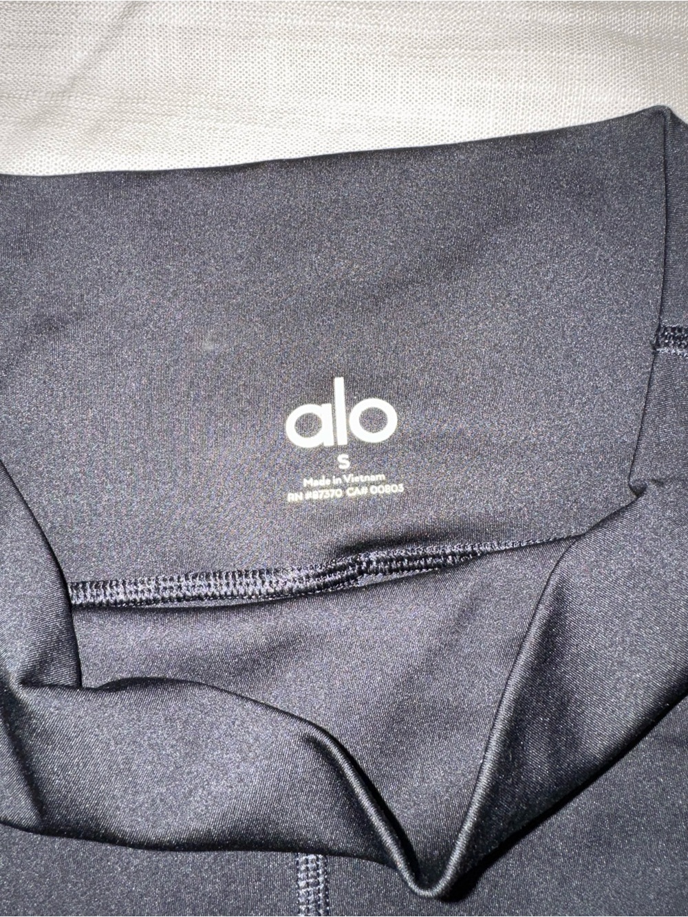 Alo Yoga High-Waist Black Leggings Size Small - Picture 3 of 6